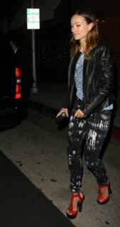 Olivia Wilde feet photo thumbnail