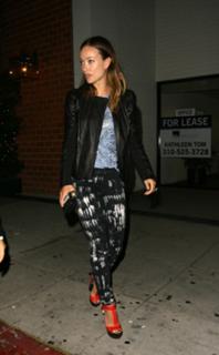 Olivia Wilde feet photo thumbnail