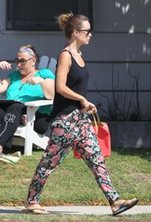 Olivia Wilde feet photo thumbnail