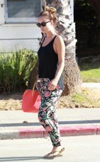 Olivia Wilde feet photo thumbnail