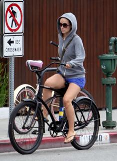 Olivia Wilde feet photo thumbnail