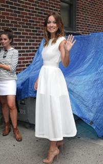 Olivia Wilde feet photo thumbnail