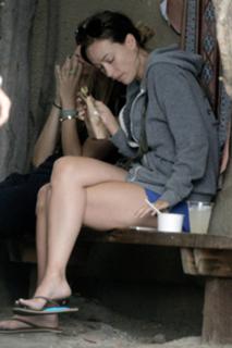 Olivia Wilde feet photo thumbnail