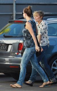 Olivia Wilde feet photo thumbnail