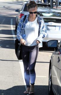 Olivia Wilde feet photo thumbnail