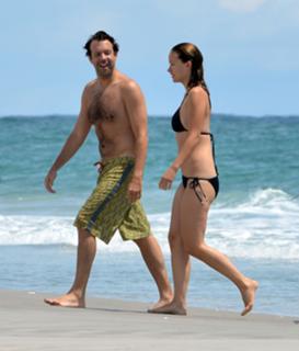 Olivia Wilde feet photo thumbnail
