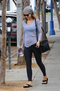 Olivia Wilde feet photo thumbnail