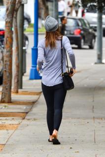 Olivia Wilde feet photo thumbnail