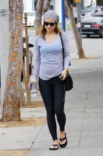 Olivia Wilde feet photo thumbnail