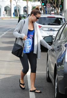 Olivia Wilde feet photo thumbnail