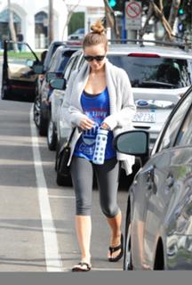 Olivia Wilde feet photo thumbnail