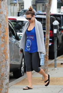 Olivia Wilde feet photo thumbnail