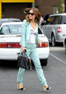 Olivia Wilde feet photo thumbnail