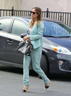 Olivia Wilde feet photo thumbnail