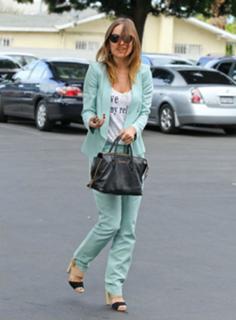 Olivia Wilde feet photo thumbnail