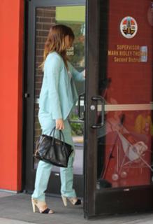 Olivia Wilde feet photo thumbnail