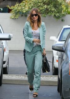 Olivia Wilde feet photo thumbnail