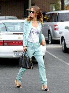 Olivia Wilde feet photo thumbnail