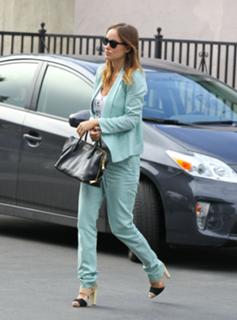 Olivia Wilde feet photo thumbnail