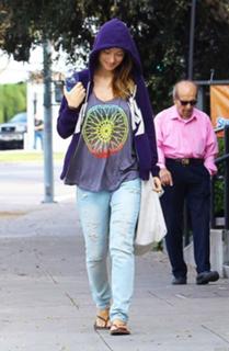 Olivia Wilde feet photo thumbnail