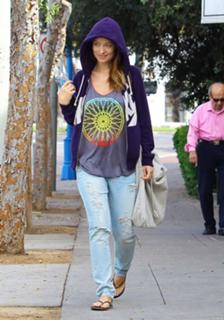 Olivia Wilde feet photo thumbnail