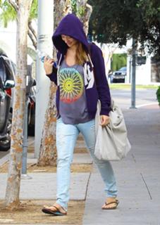 Olivia Wilde feet photo thumbnail