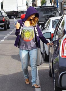 Olivia Wilde feet photo thumbnail