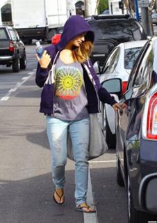 Olivia Wilde feet photo thumbnail