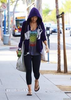 Olivia Wilde feet photo thumbnail