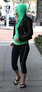 Olivia Wilde feet photo thumbnail