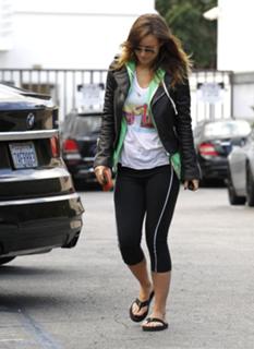 Olivia Wilde feet photo thumbnail