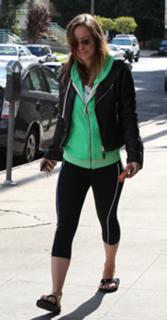 Olivia Wilde feet photo thumbnail