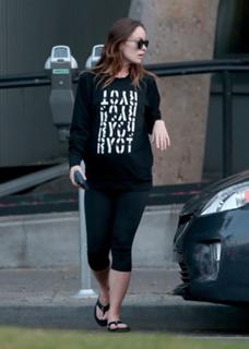 Olivia Wilde feet photo thumbnail