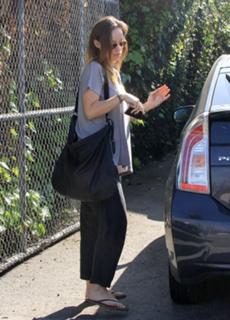 Olivia Wilde feet photo thumbnail