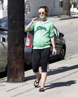 Olivia Wilde feet photo thumbnail