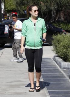 Olivia Wilde feet photo thumbnail