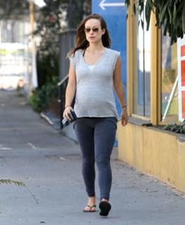 Olivia Wilde feet photo thumbnail