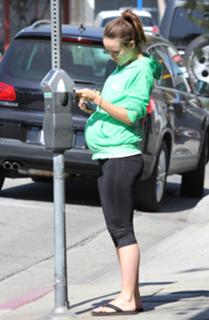 Olivia Wilde feet photo thumbnail