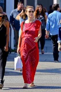 Olivia Wilde feet photo thumbnail