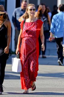 Olivia Wilde feet photo thumbnail