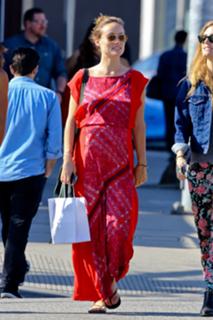 Olivia Wilde feet photo thumbnail