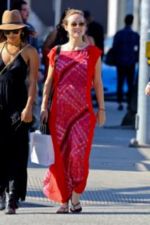 Olivia Wilde feet photo thumbnail