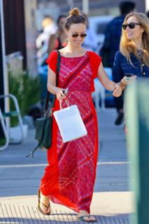 Olivia Wilde feet photo thumbnail