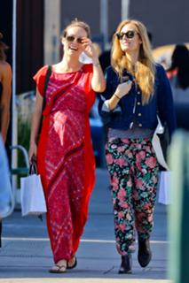 Olivia Wilde feet photo thumbnail