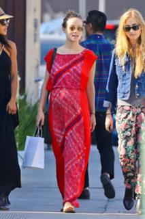 Olivia Wilde feet photo thumbnail