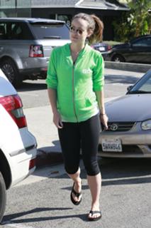 Olivia Wilde feet photo thumbnail