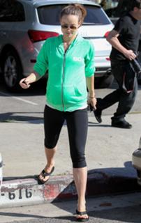 Olivia Wilde feet photo thumbnail