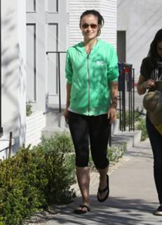 Olivia Wilde feet photo thumbnail