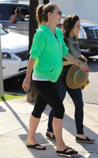 Olivia Wilde feet photo thumbnail