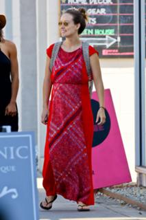 Olivia Wilde feet photo thumbnail